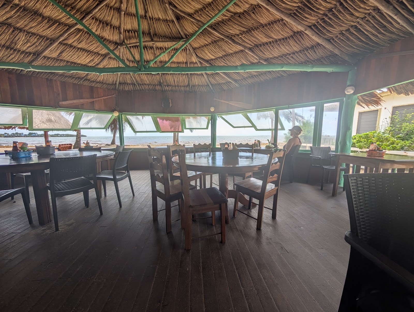 De Tatch Beach Restaurant