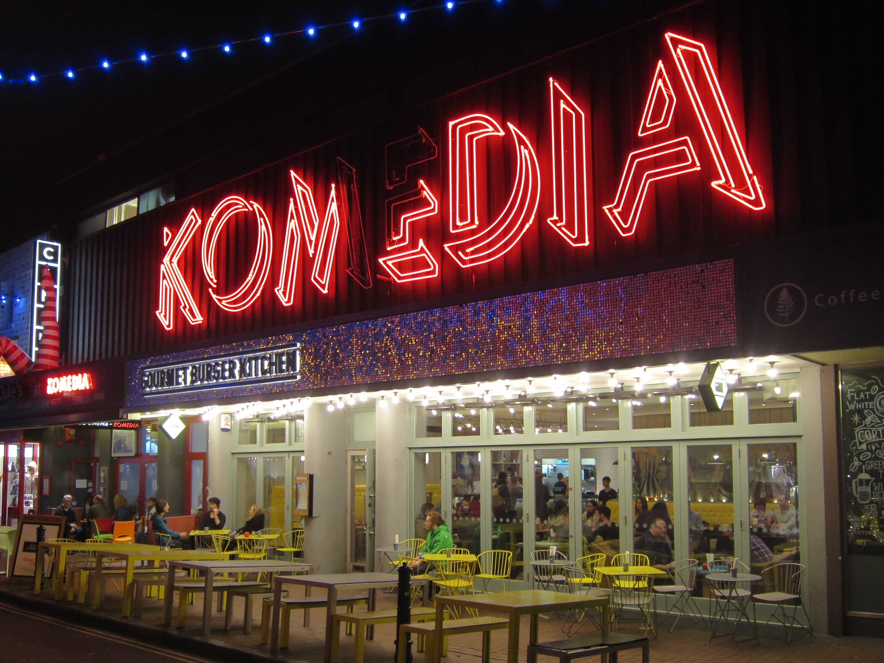 Komedia