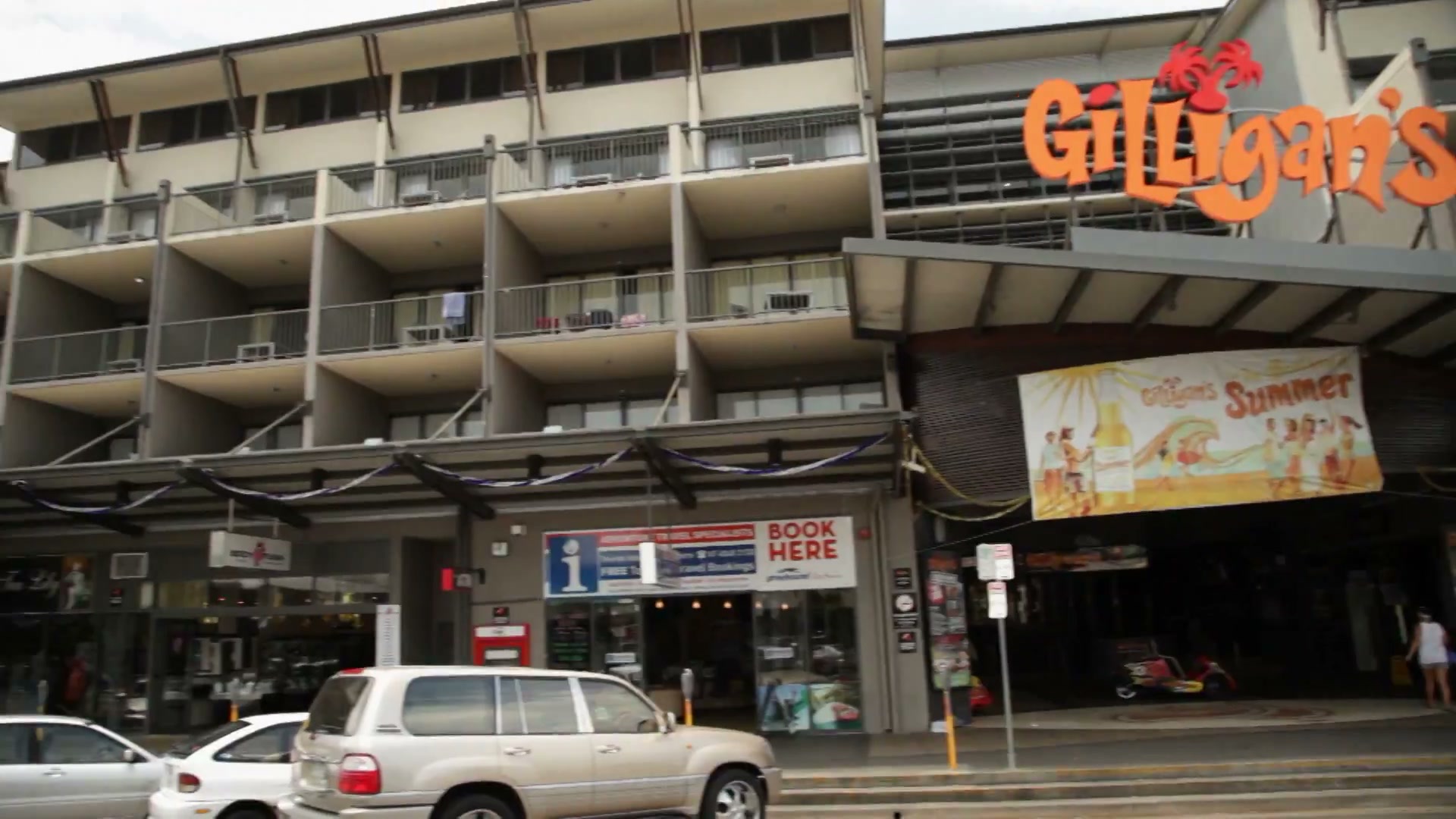 Gilligans Backpacker Hotel & Resort