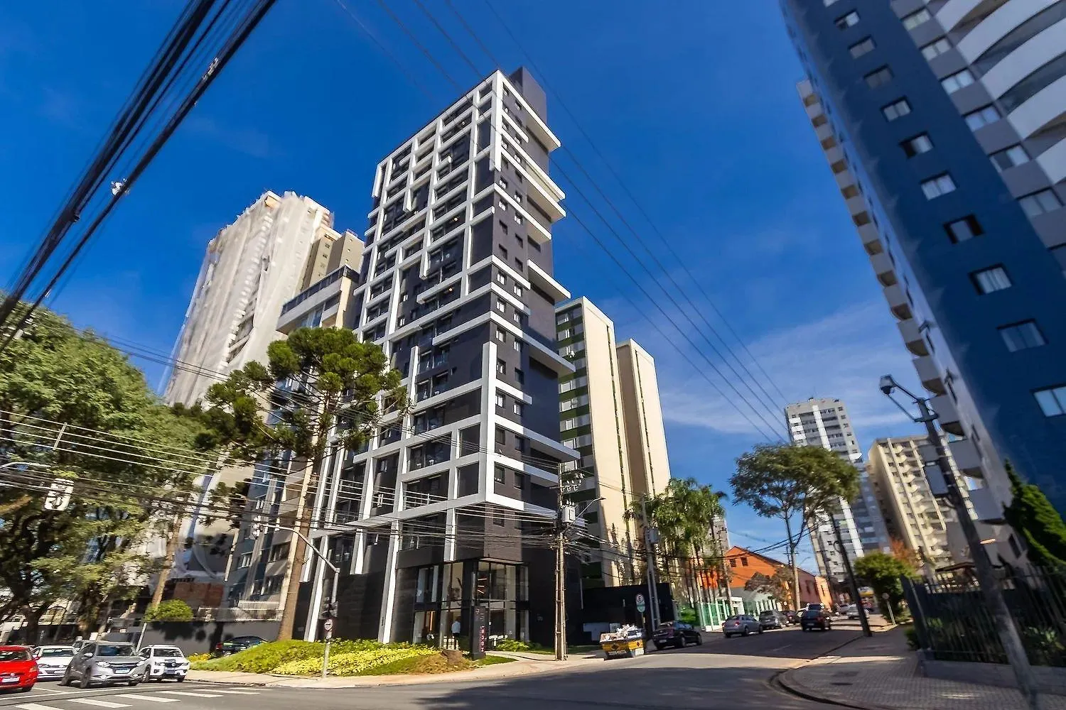 Vibe Curitiba by Housi