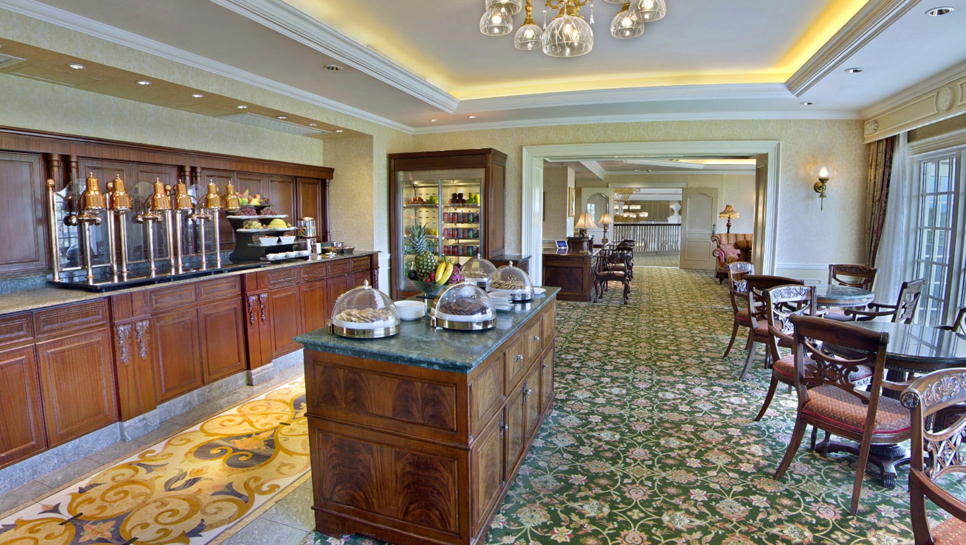Hong Kong Disneyland Hotel