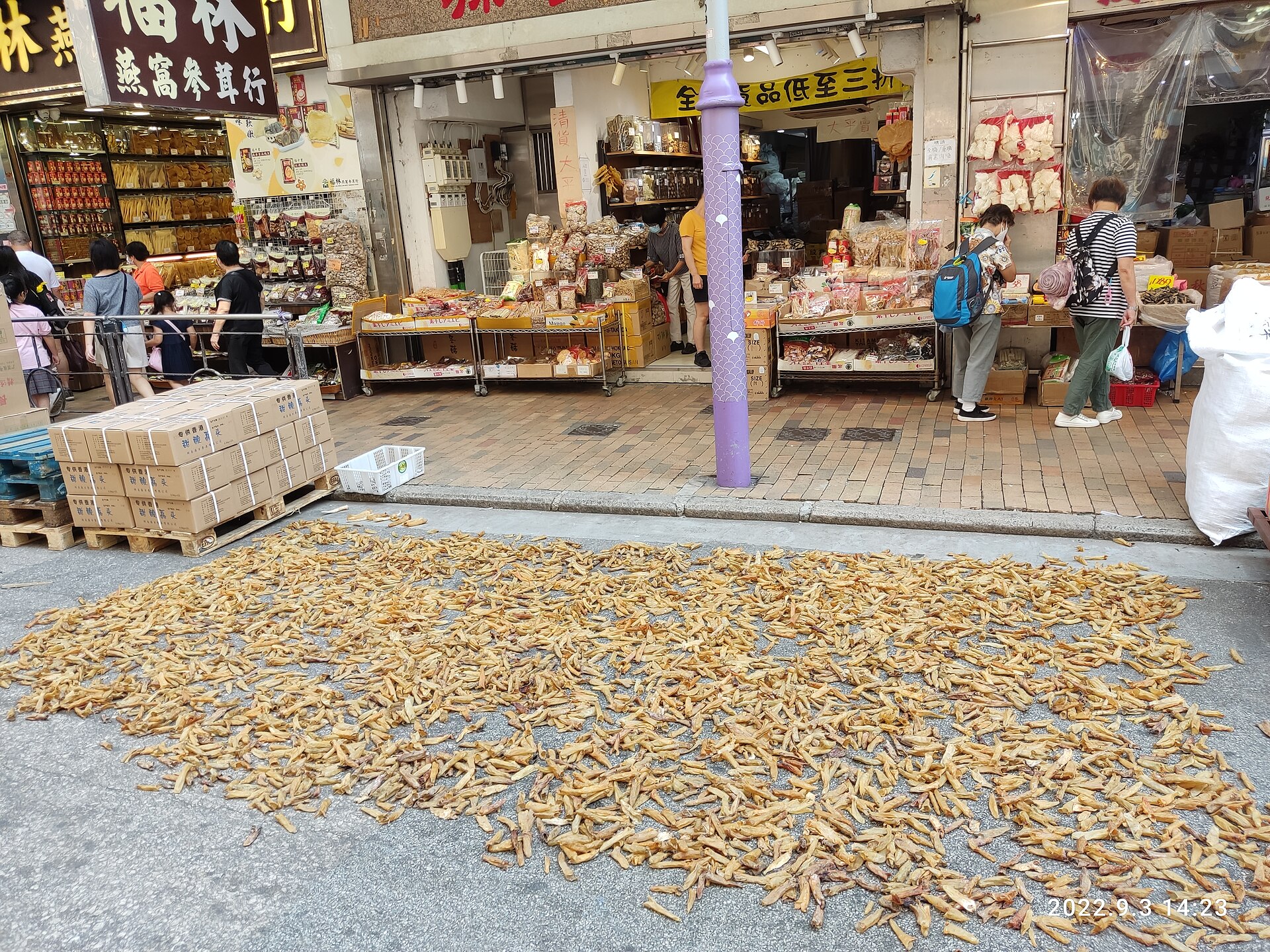 Rua dos frutos do mar secos