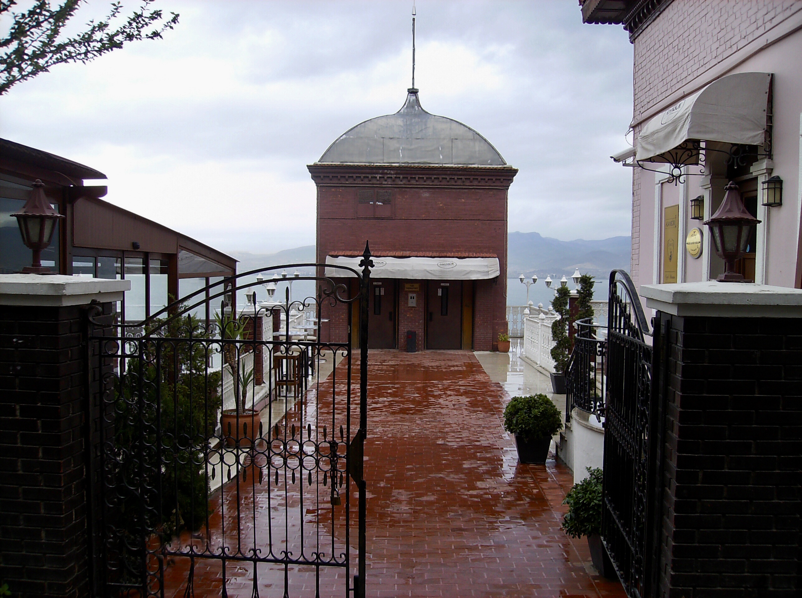 Tarihi Asansör Restoran