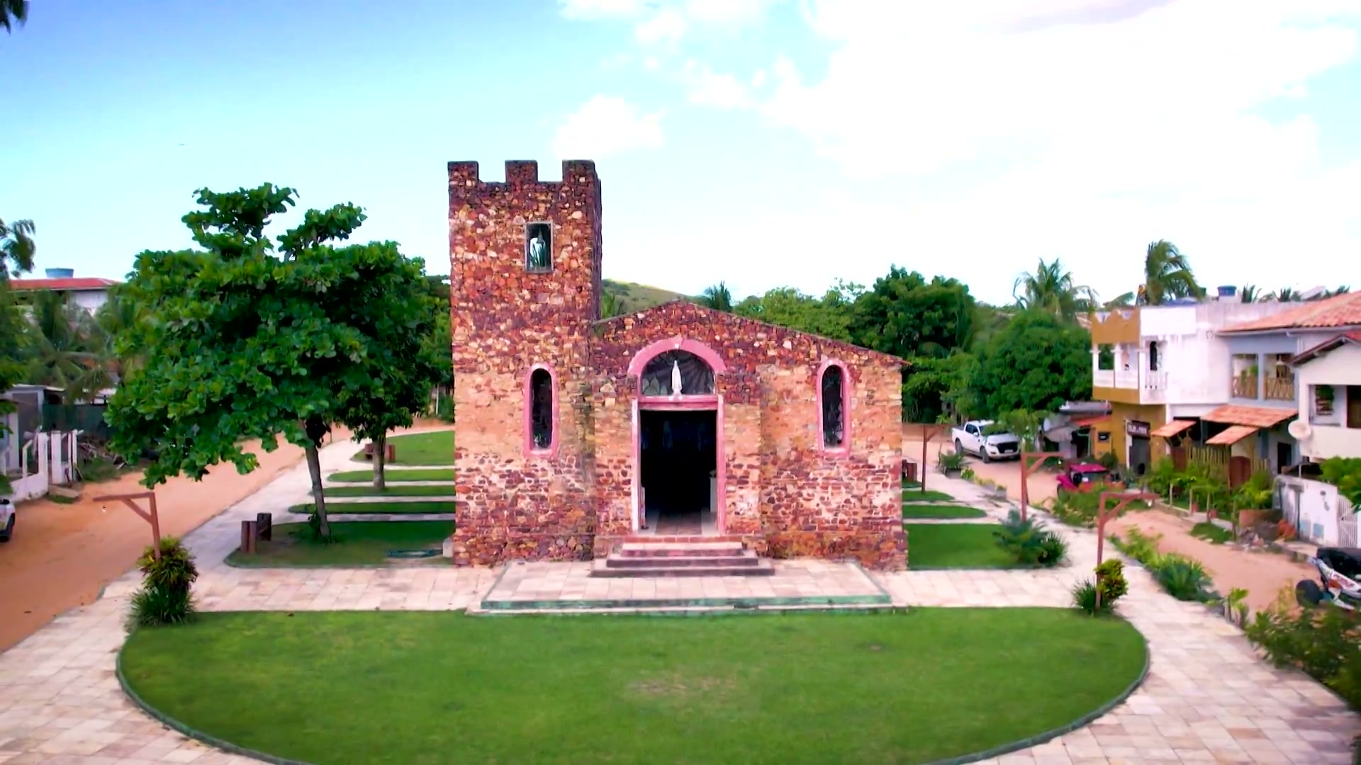 A igrejinha de pedra da vila