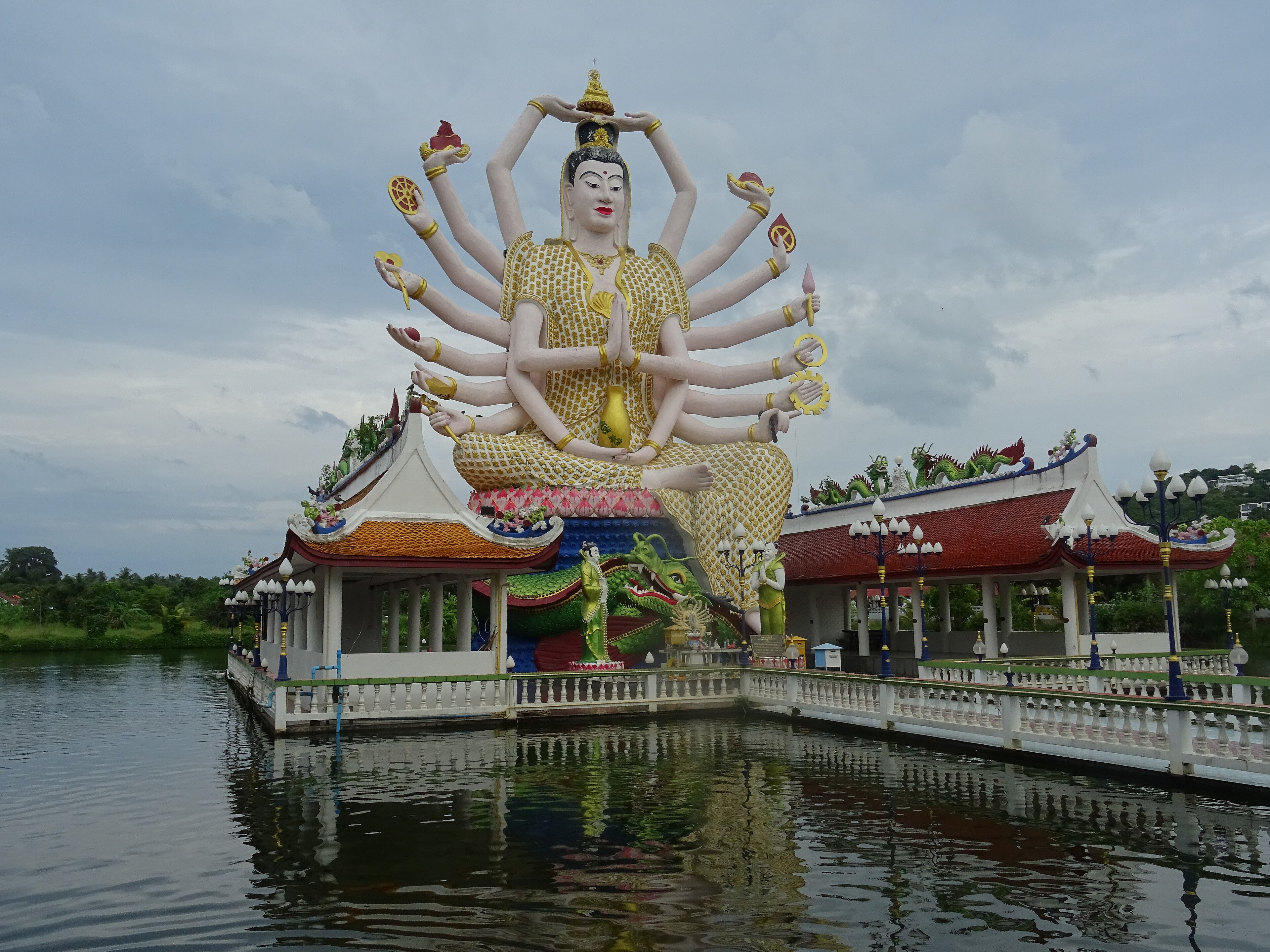 Wat Plai Laem