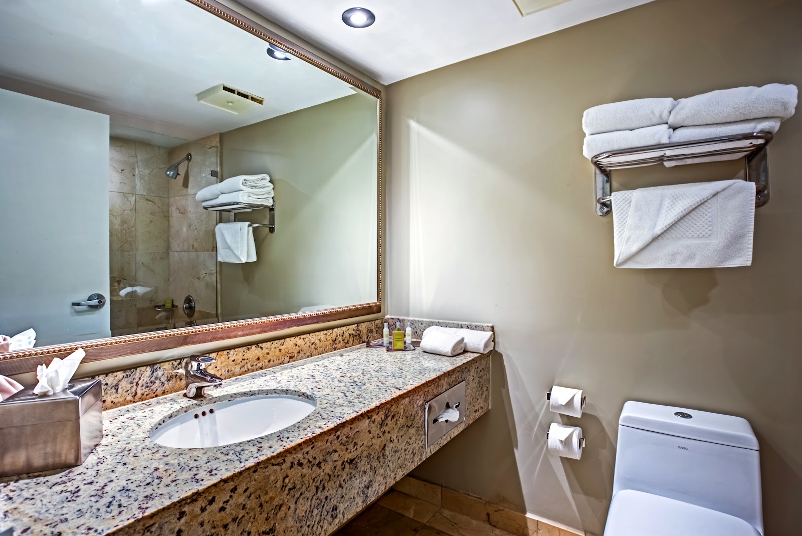 DoubleTree by Hilton Grand Hotel Biscayne Bay