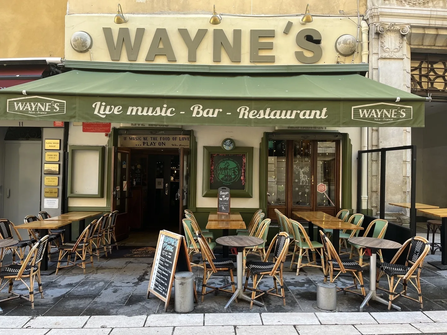 Wayne's Bar