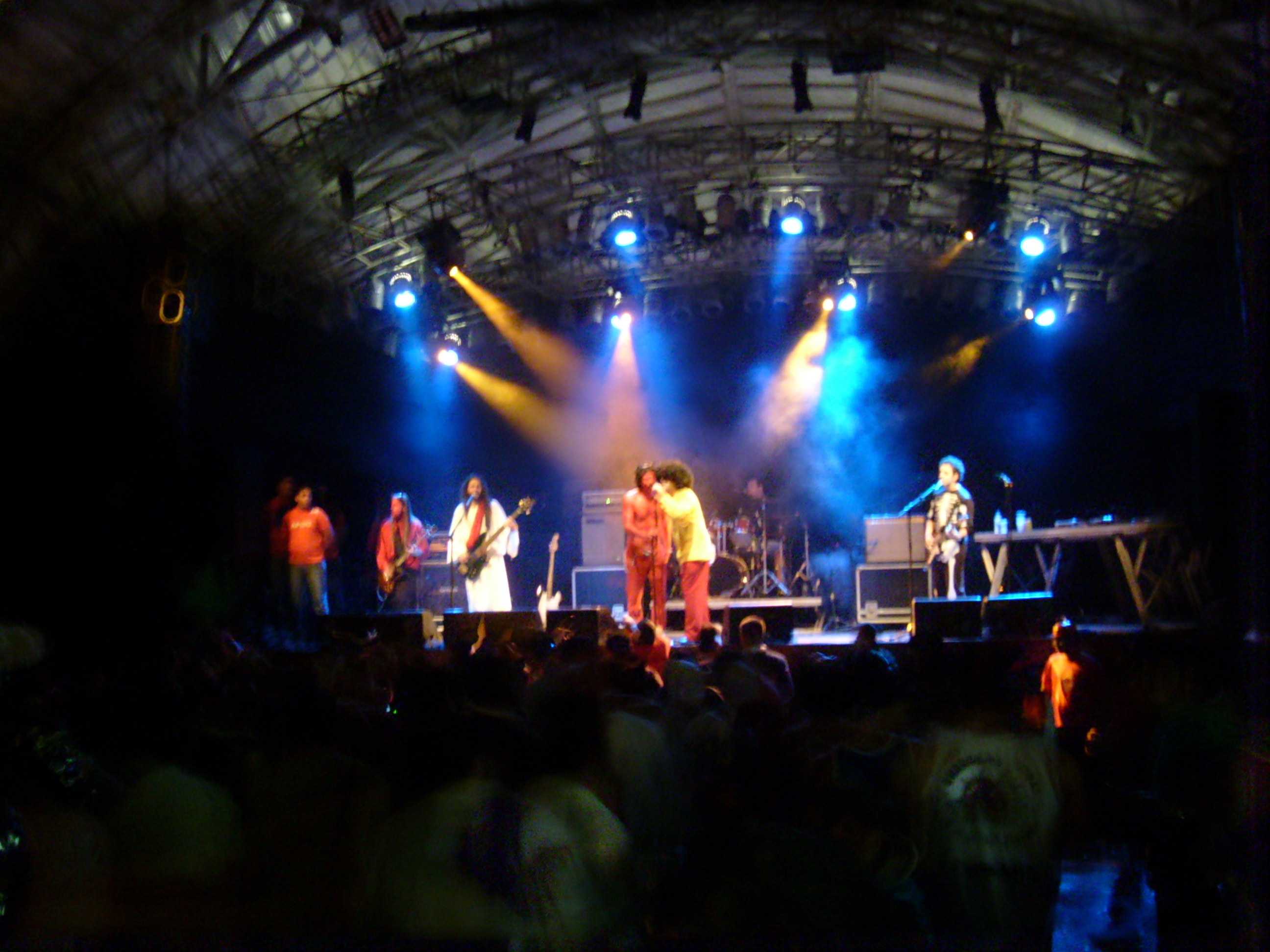 Mestre Ambrósio + Banda Eddie no Circo Voador
