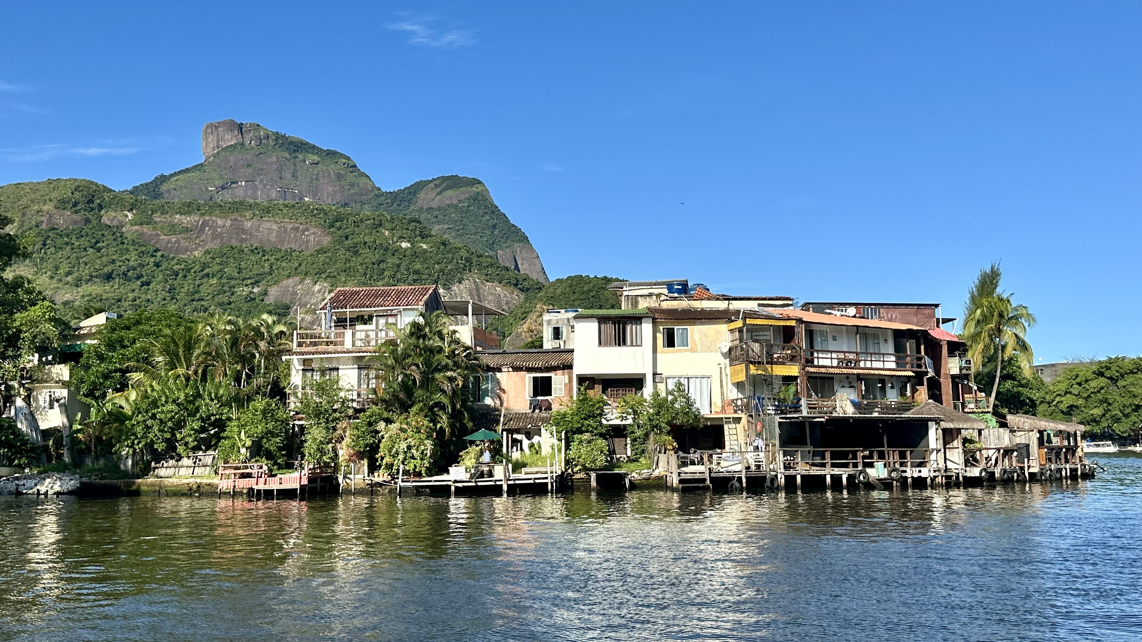 Ilha da Gigóia, travessia + almoço + caminhada
