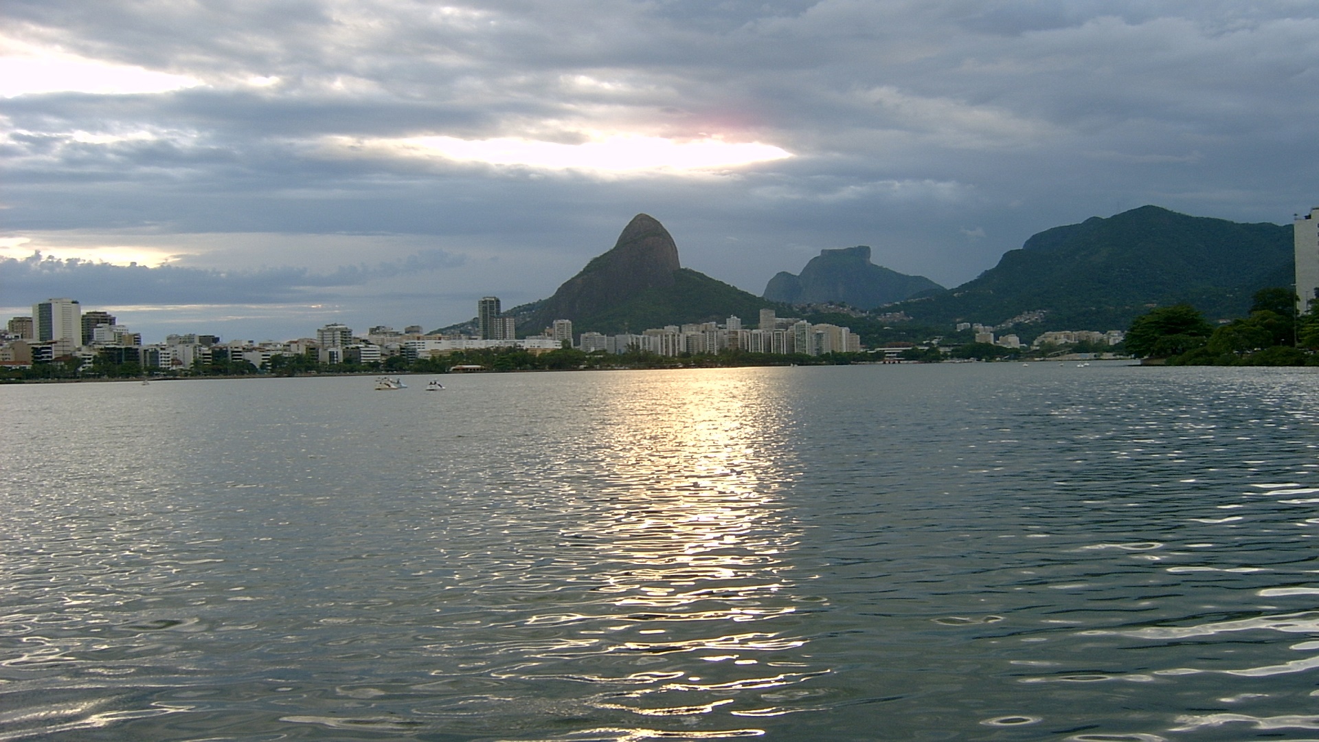 Remar ou pedalinho na Lagoa Rodrigo de Freitas