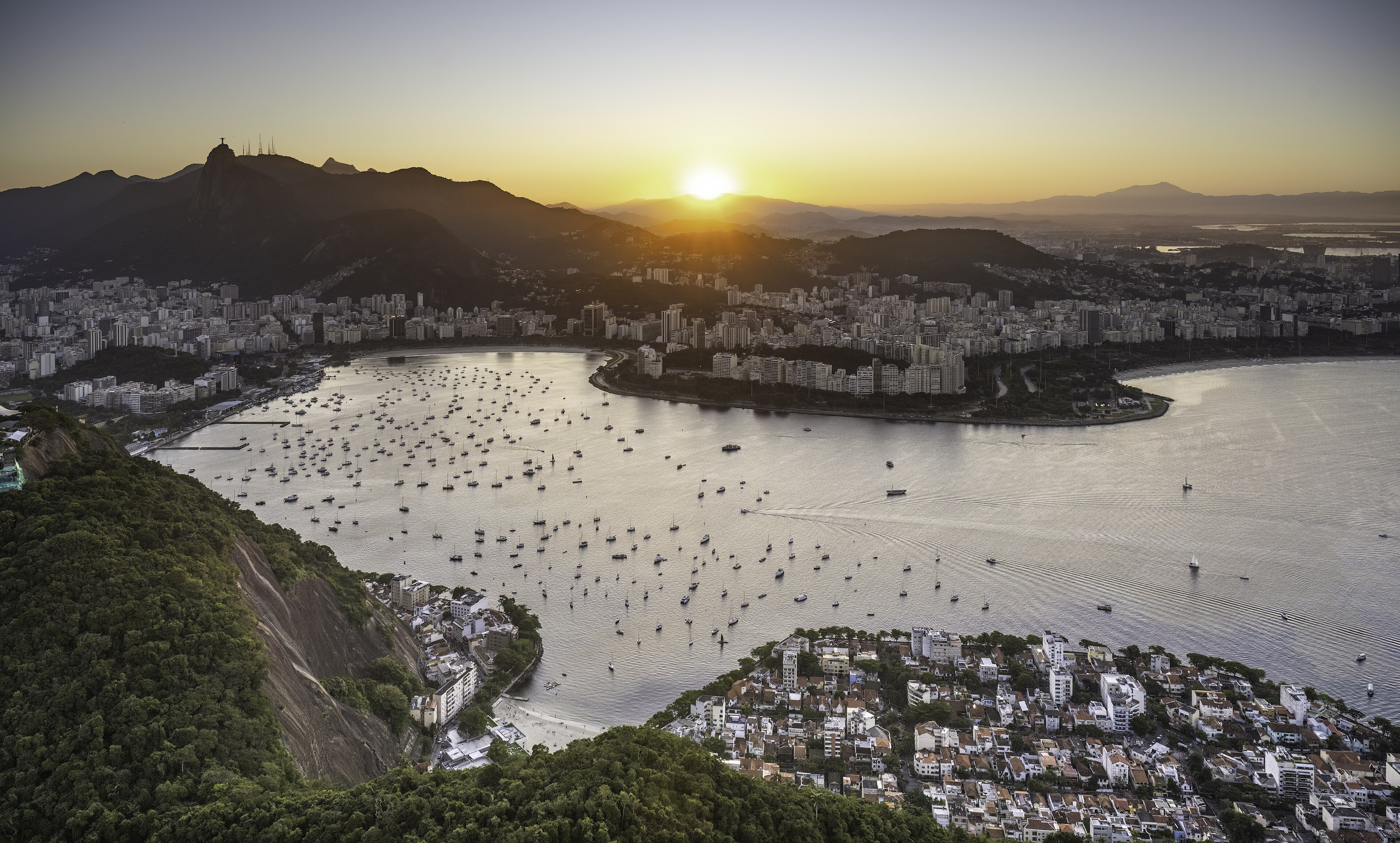 Passeio de barco discreto na Urca