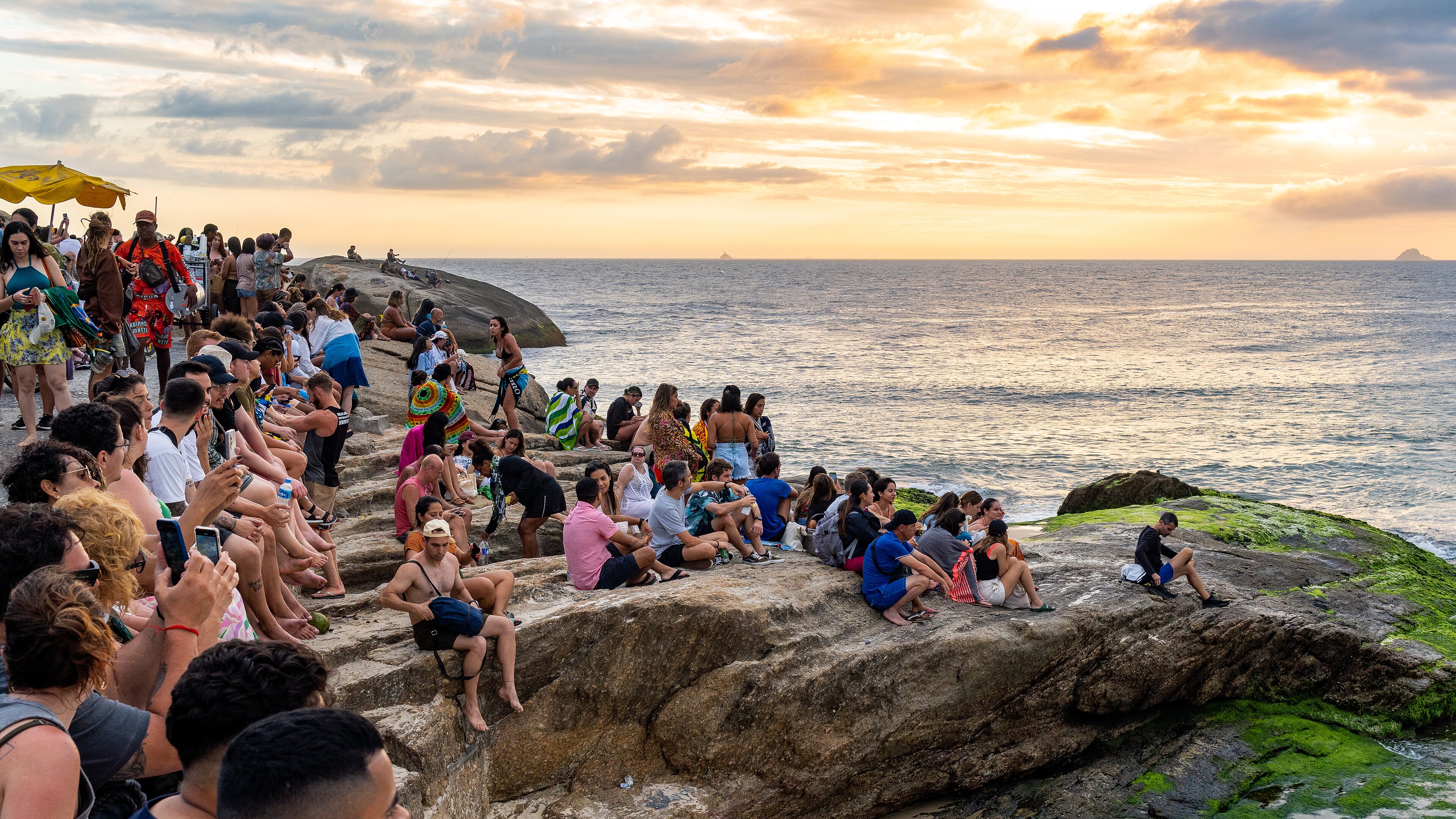 Pôr do sol no Arpoador