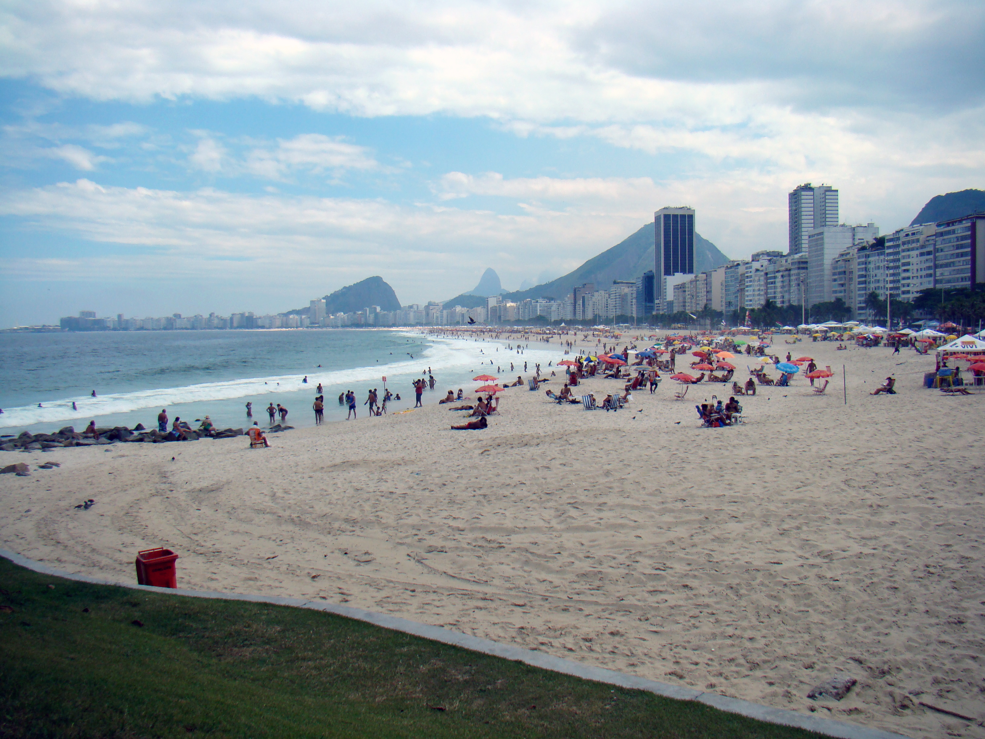 Pular da mureta no Leme