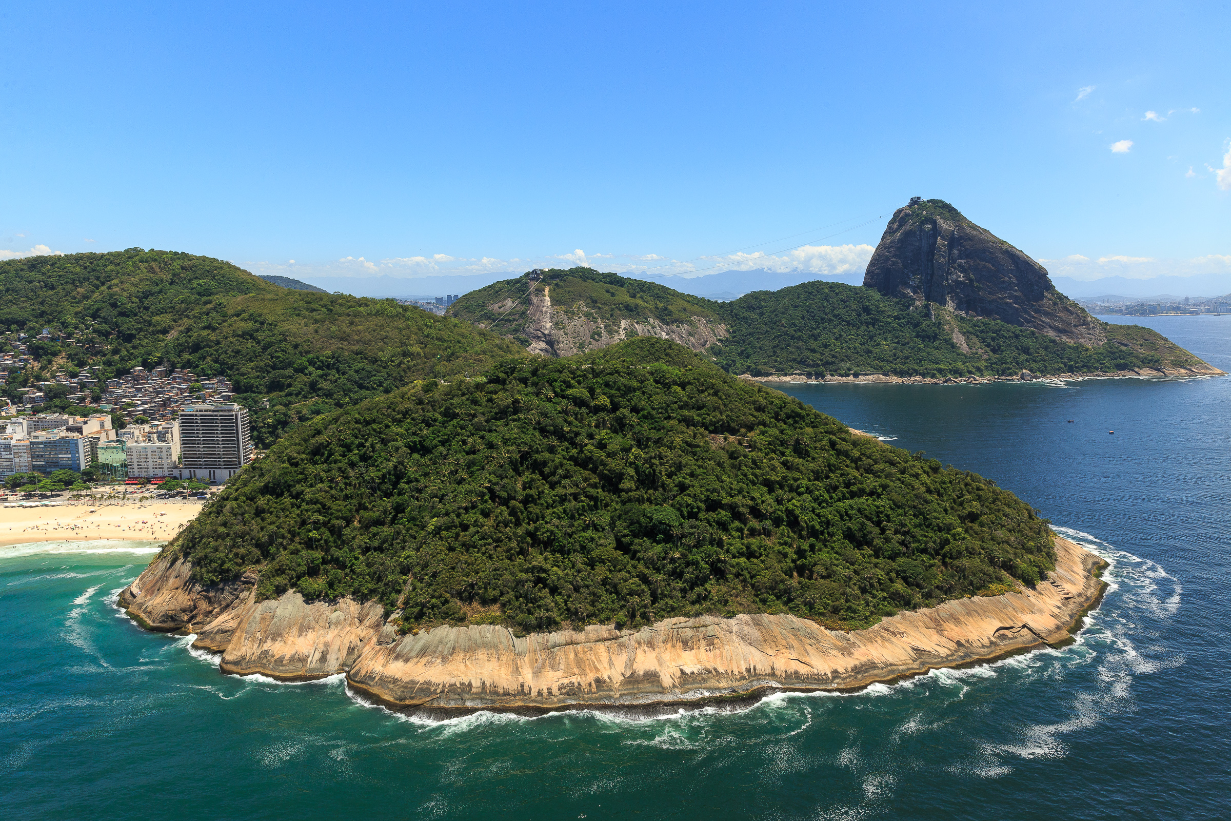Pular da pedra no Leme