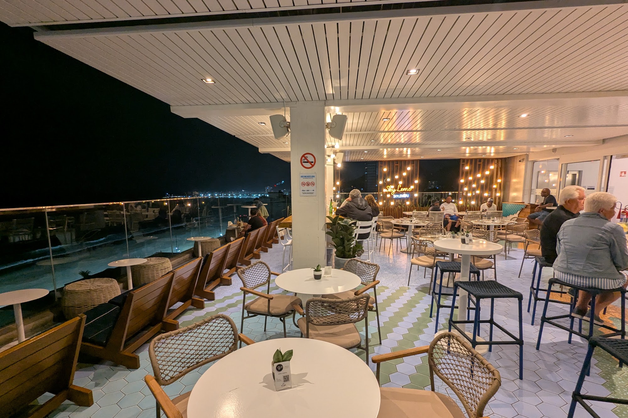 Sky Leme Rooftop & Lounge