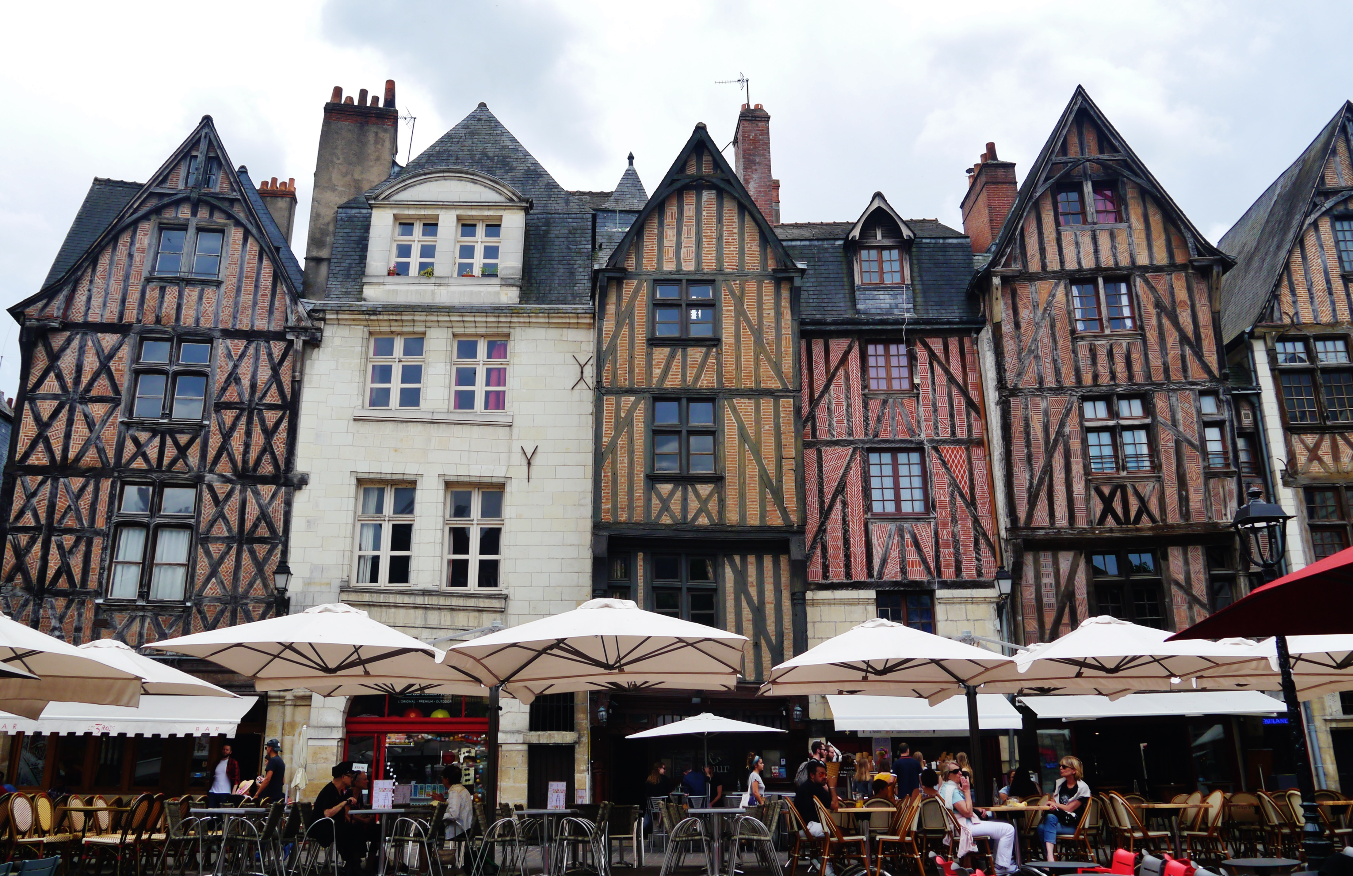 Place Plumereau e o Vieux Tours
